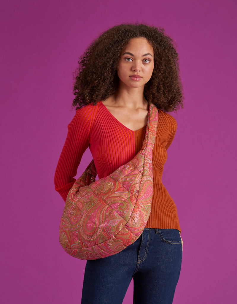 Lolas Schultertasche