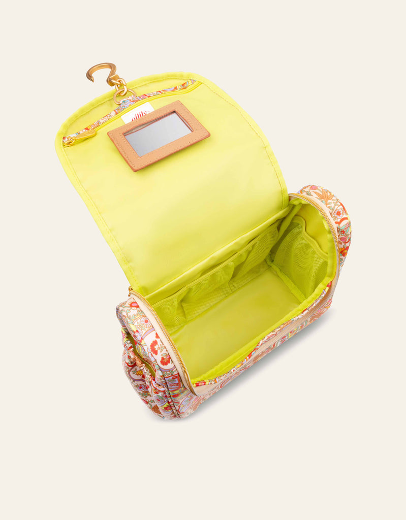 Cathy Travel Kit With Hook